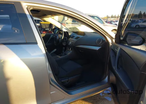 2011 Mazda Mazda3 I Touring z USA, uszkodzony, nr VIN JM1BL1VG4B1401978